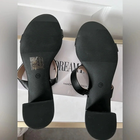 NWT | Dream Pairs | Two Strap Open Toe Low Block Heeled Black Sandals | Size 7.5 - Picture 4 of 4